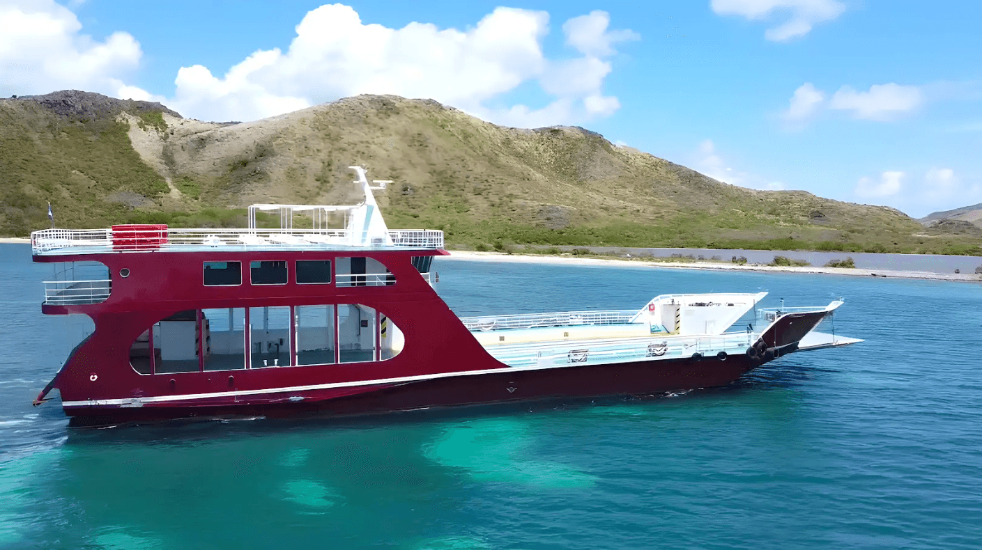 iConnect, a ferry sailing between St. Kitts and Nevis
